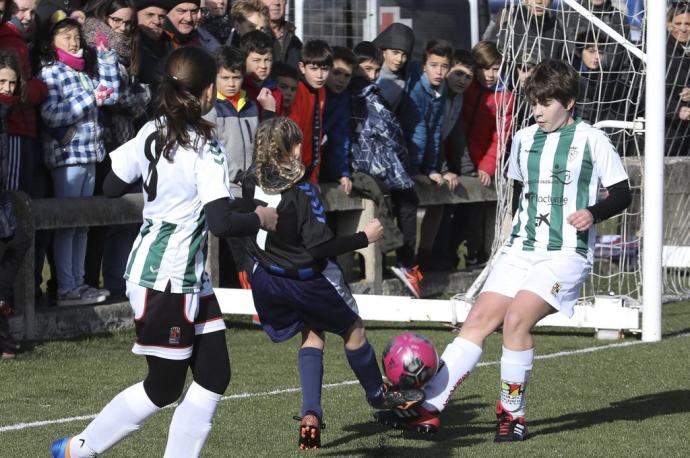 Partido Bernart Etxepare-Teresianas, semifinal del torneo femenino Interescolar 2019-2020. Osasuna.