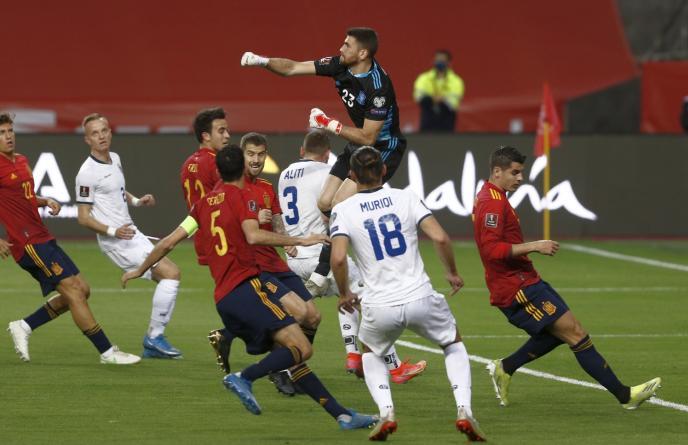 Momento del partido que enfrentó a las selecciones española y kosovar de fútbol
