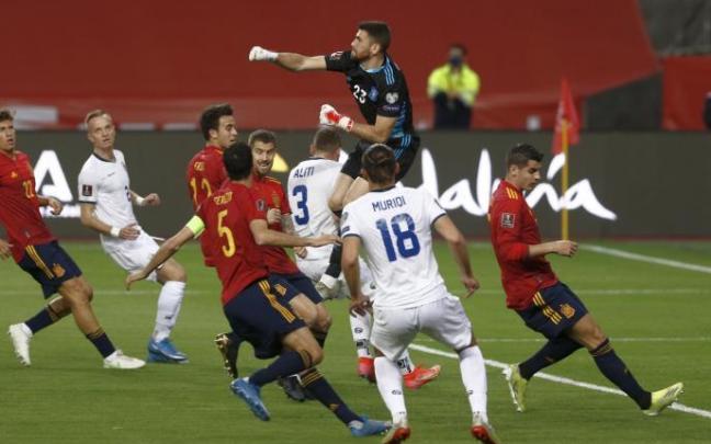 Momento del partido que enfrentó a las selecciones española y kosovar de fútbol Momento del partido que enfrentó a las selecciones española y kosovar de fútbol