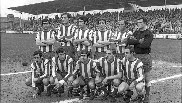 22 de marzo de 1970. Alavés 1-0 Guecho. Mendizorroza. De pie (izda. a dcha.): 'Kaito', Echevarría, Megino, Tella, Ezquerra y Tobalina. Agachados (izda. a dcha.): Quintana, Cobos, Amutio I, Larrauri III y Encontra.