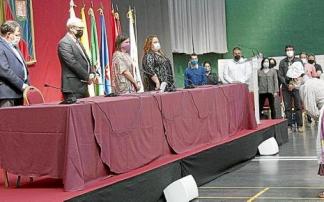 Diferentes momentos del Pleno de Tierras Esparsas, ayer en Ondategi (Zigoitia). Fotos: Josu Chavarri