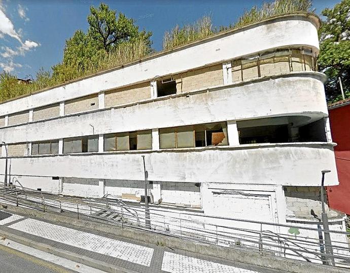 El edificio de oficinas de Luzuriaga. Foto: N.G.