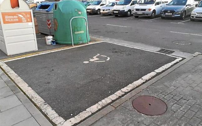 Plaza reservada para personas con discapacidad. Foto: A.M.