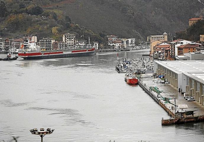 Vista de la bahía con San Pedro y Donibane. Foto: Gorka Estrada