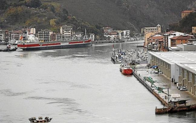 Vista de la bahía con San Pedro y Donibane. Foto: Gorka Estrada