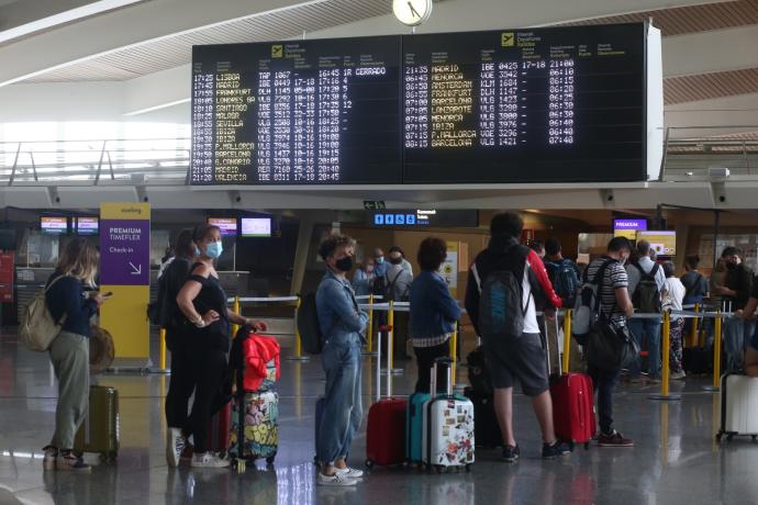 En verano con las cifras de infección a la baja la actividad aeroportuaria alcanzó cotas casi prepandémicas.