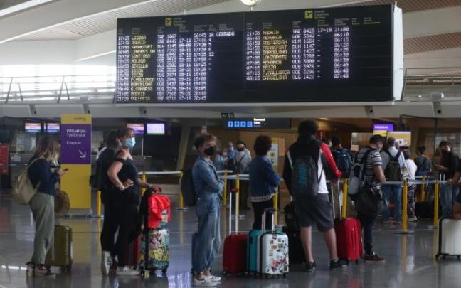 En verano con las cifras de infección a la baja la actividad aeroportuaria alcanzó cotas casi prepandémicas.