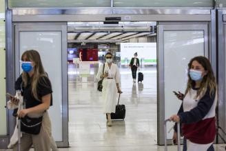 Imagen de archivo de viajeros en la Terminal T4 del Aeropuerto Adolfo Suárez Madrid-Barajas.