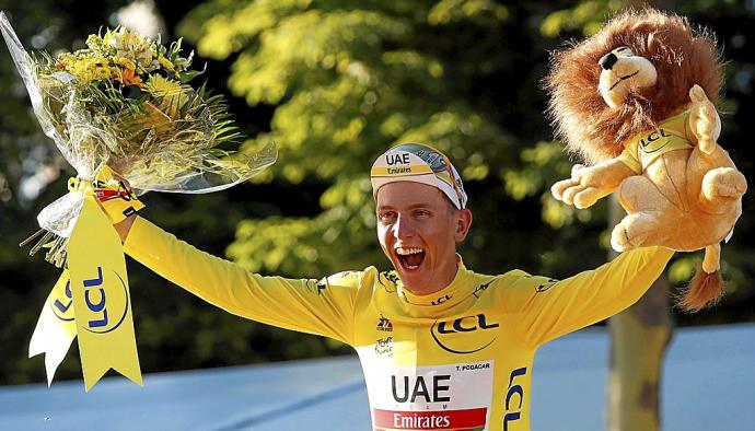 Tadej Pogacar celebra la conquista de su segundo Tour, el domingo en París. Foto: Efe