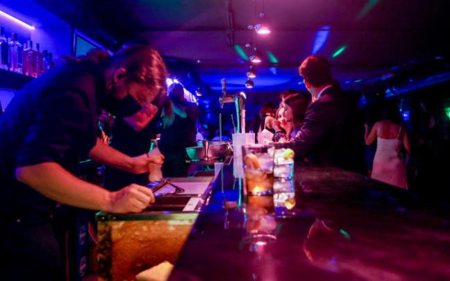 Los hosteleros vascos abogan por extender a otros ámbitos el pasaporte covid.