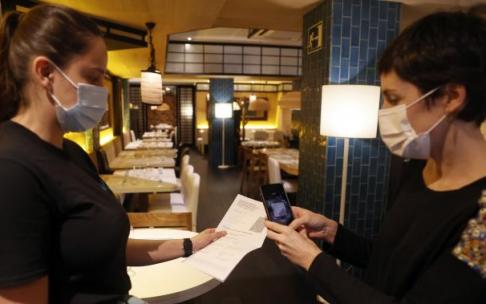 Euskadi empezará a exigir el pasaporte covid a partir de este sábado.