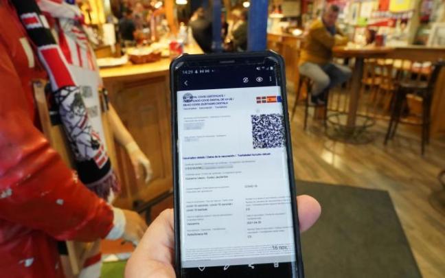 Usuarios de gimnasios y bares vascos aceptan con normalidad el 'pase covid'