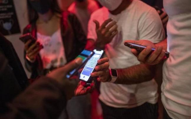 La Justicia avala prorrogar el pasaporte covid en Catalunya para el ocio nocturno