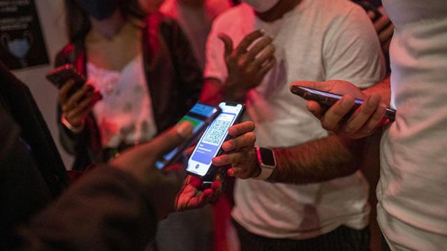 El TSJC avala el pasaporte covid para bares, gimnasios y residencias en Catalunya.