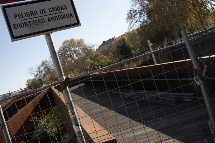 Pasarela del Labrit, cerrada al tránsito peatonal