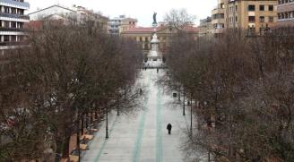 Vista del paseo de Sarasate. Al fondo el Monumento a los Fueros.