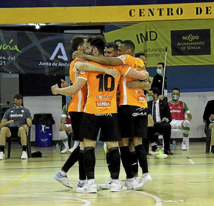 Los jugadores del Aspil-Jumpers, celebrando uno de sus tres goles. Foto: Ribera Navarra