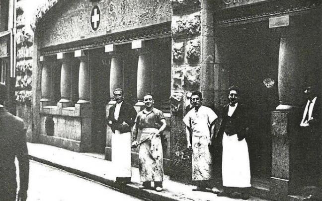 Foto: De Arazuri, J.J. "Pamplona, calles y barrios".
