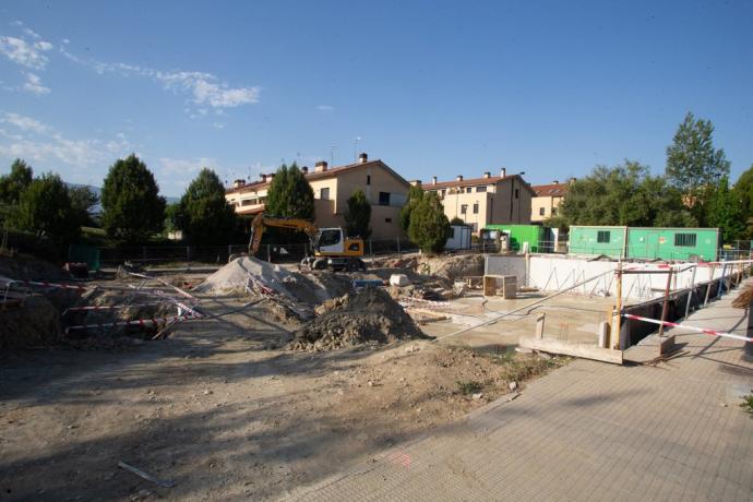 Parcela que albergará el local, en la avenida La Lostra.