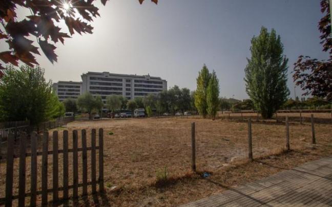 La parcela, en Erripagaña, acoge ahora un pipicán junto al parking para autocaravanas. La parcela, en Erripagaña, acoge ahora un pipicán junto al parking para autocaravanas.