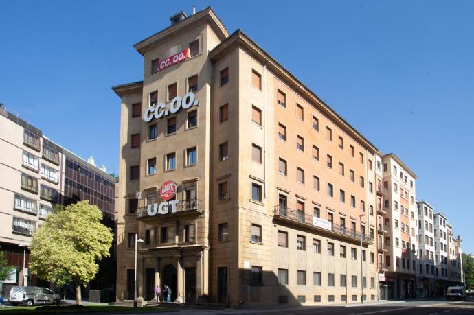 El edificio de los sindicatos, en pleno centro.