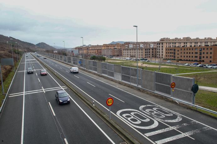 Fotos de la pantalla acústica que se esta construyendo en la ronda norte