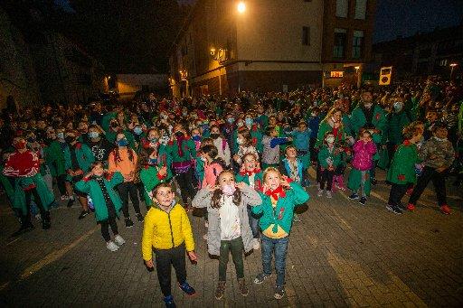 Había ganas de fiesta y cientos de personas no se quisieron perder el txupinazo, la licencia para disfrutar.