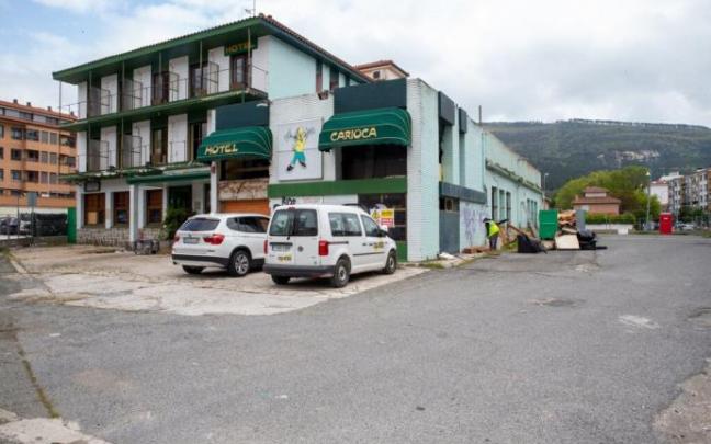Comienzo de las obras de derribo del local, con los preparativos.