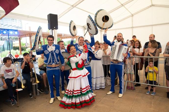 Los integrantes de Mariachi Cazahuates