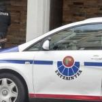 Una patrulla de la Ertzaintza en Vitoria.
