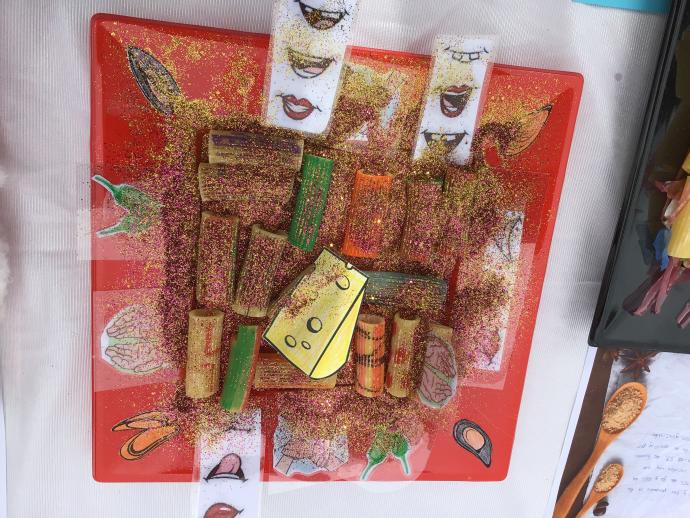 Macarrones compartidos a la alegría en Escolapias-Paula Montal