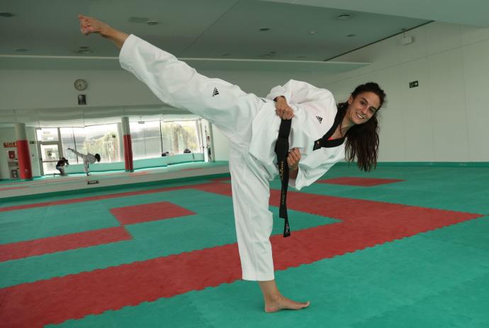 Paula Remírez, árbitra y competidora de taekwondo, en su lugar de entrenamiento en la Agrupación Deportiva San Juan.