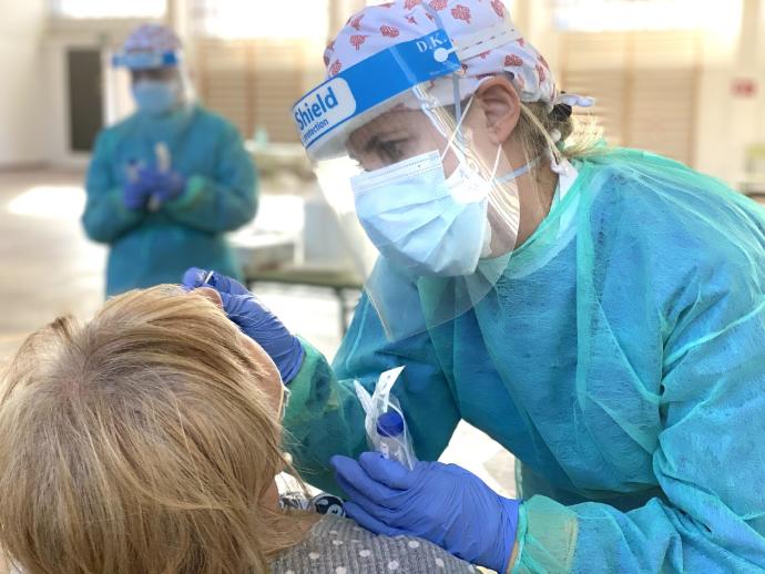 Un 90% de los contagios detectados en los últimos días en Markina corresponden a vecinos de edades comprendidas entre los 16 y 30 años.
