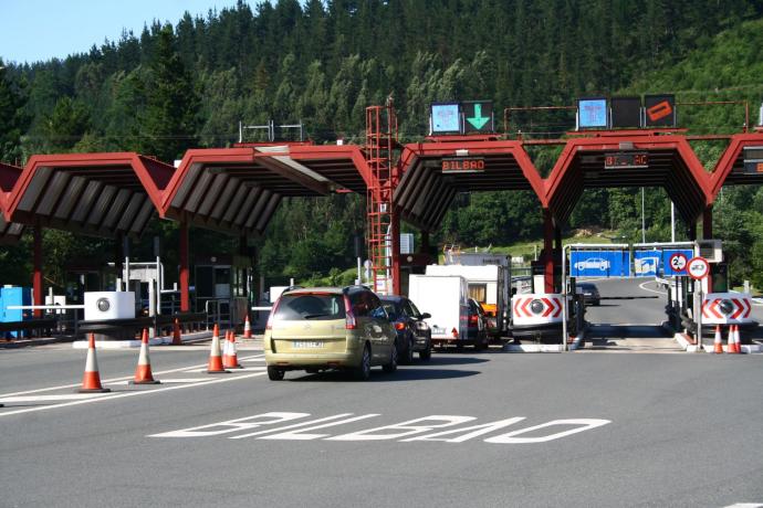 Peaje de Arrankudiaga por el que se accede a la autopista AP-68