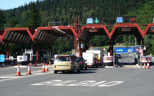 Peaje de Arrankudiaga por el que se accede a la autopista AP-68