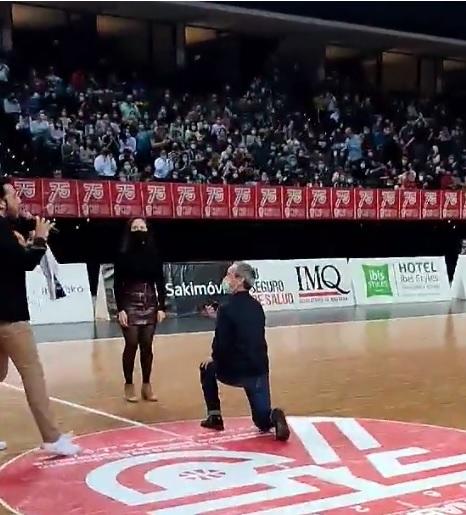 La frustrada ¿falsa? pedida de mano en el partido de Basket Navarra