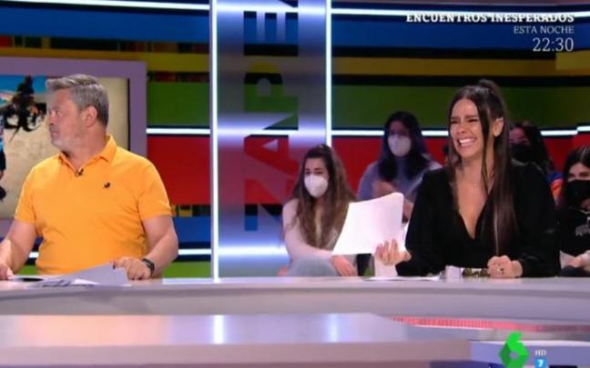 Cristina Pedroche, en pleno ataque de risa junto a Miki Nadal. Cristina Pedroche, en pleno ataque de risa junto a Miki Nadal.