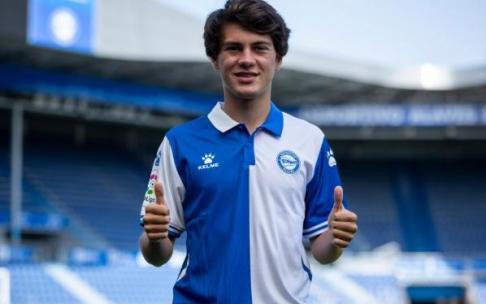 El uruguayo Pellistri volverá a vestir la camiseta albiazul una temporada más tras el acuerdo de cesión alcanzado por el Glorioso y el Manchester United