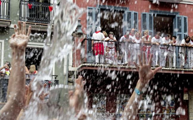 Txupinazo en Pamplona. Txupinazo en Pamplona.