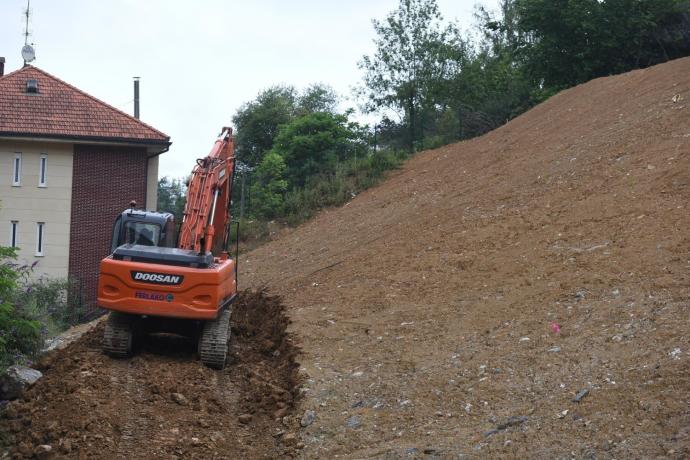 Gobierno vasco y Diputación está llevando a cabo ahora mismo la estabilización de una de las laderas de El Peñascal para evitar problemas a los nuevos edificios que se construirán en un futuro.