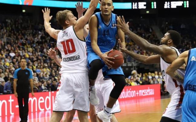 Stefan Peno, en un encuentro con el Alba Berlín.