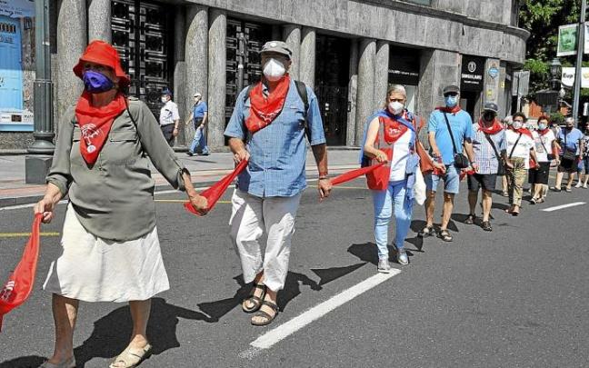 Pensionistas se manifiestan por las calles de Bilbao. Foto: O. González Pensionistas se manifiestan por las calles de Bilbao. Foto: O. González