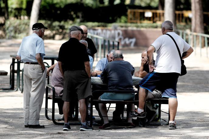 Los pensionistas acusan al Gobierno español de pretender convertir el derecho a las pensiones dignas en "un negocio privado"