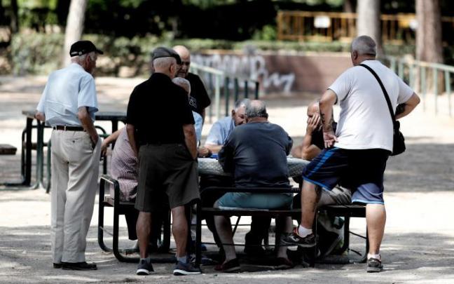 Los pensionistas acusan al Gobierno español de pretender convertir el derecho a las pensiones dignas en "un negocio privado"