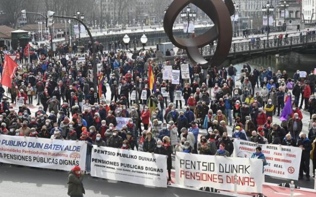 Manifestacion de jubilados y pensionistas por unas pensiones dignas en Bilbao.