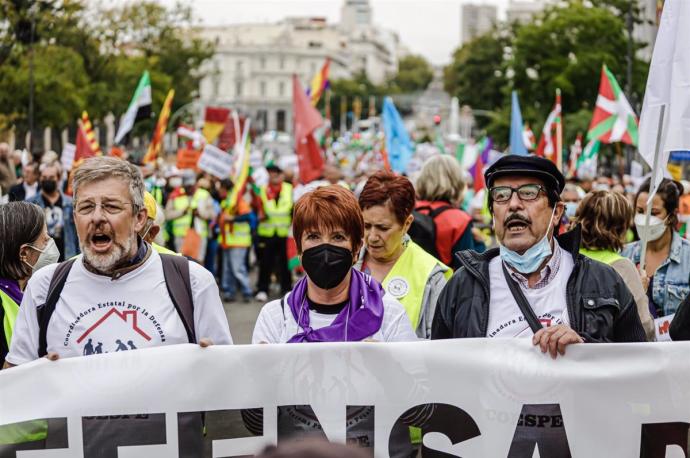 Cabecera de la manifestación de colectivos pensionistas en Madrid
