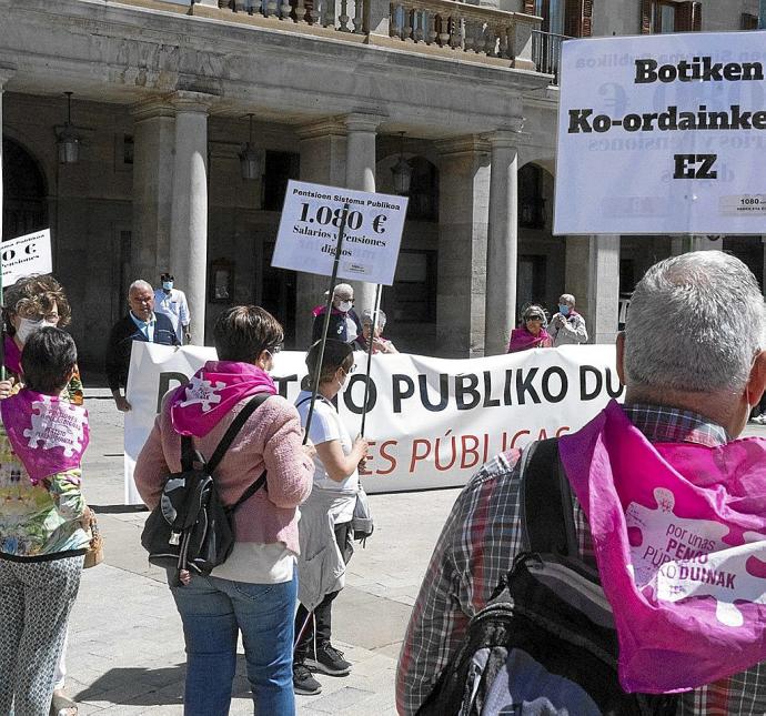 Aurreko kontzentrazio baten artxiboko-irudia, Arabako Pentsiodunen Mugimenduaren aldetik. Argazkia: Alex Larretxi