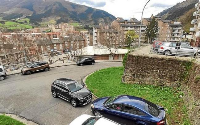 La calle Kalamua, que se conectará con la de Urazandi, arriba. Foto: N.G.