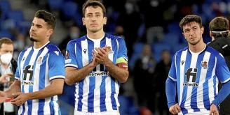 Naïs Djouahra, Oyarzabal y Zubimendi, tras el encuentro ante el Leipzig.