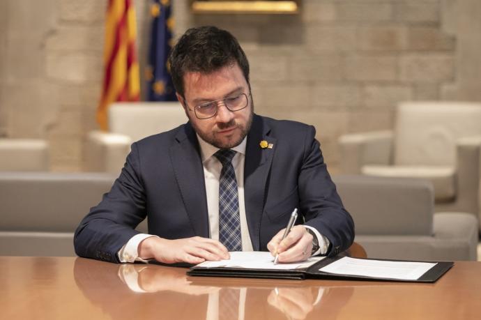 Aragonès firma el decreto de la convocatoria de la consulta de los JJOO.